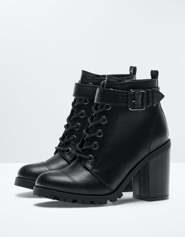 Botas altas con cordones