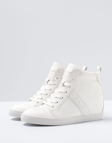 Zapatillas con tacón oculto
