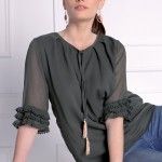 Camisa con volantes en las mangas