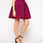 Falda corta con vuelo