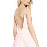 Vestido con espalda descubierta rosado