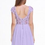 Vestido de encaje con espalda descubierta