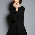 Vestido con vuelo y detalles en la falda