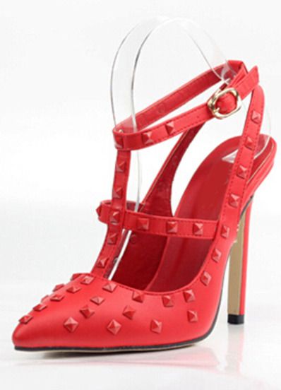 Sandalias con tachuelas