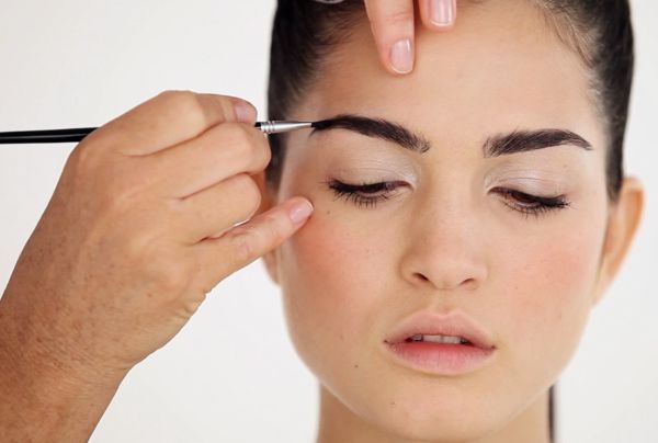 Depilación y maquillaje de cejas Depilación y maquillaje de cejas