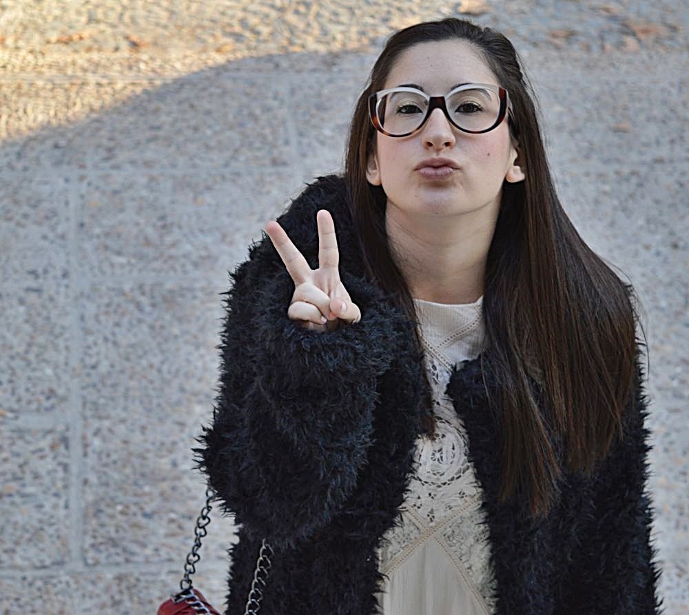 Look con abrigo de pelo sintético - Tu Moda Online