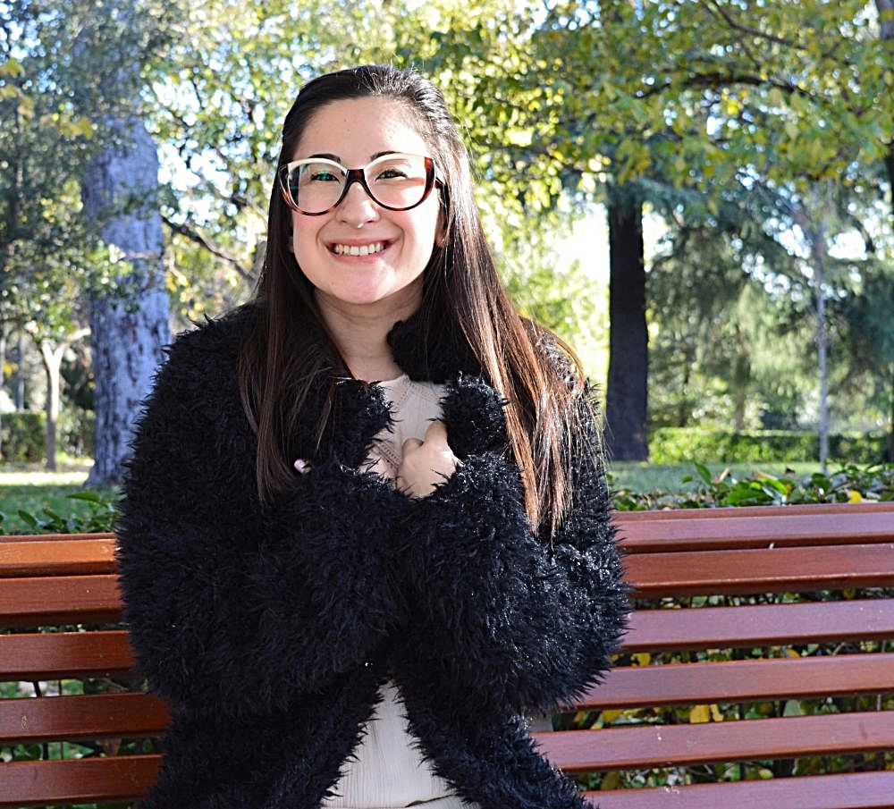 Look con abrigo de pelo