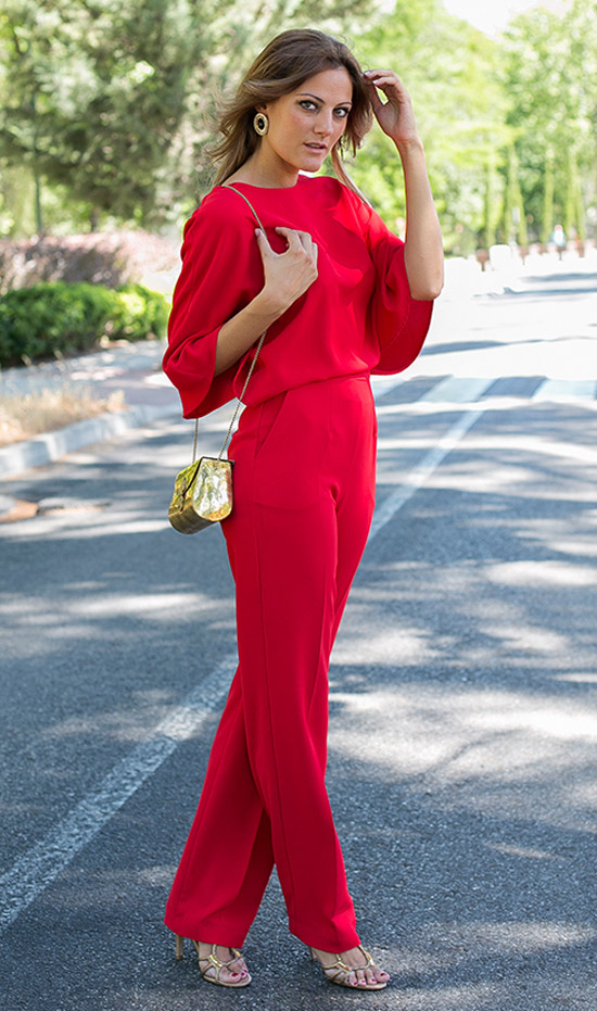 Cómo Combinar un Vestido Rojo para una Boda de Día