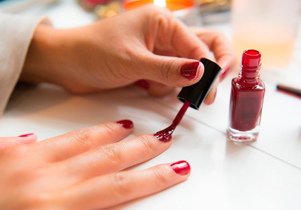 Maneras de pintarse las uñas