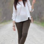 combinar un pantalón verde oscuro