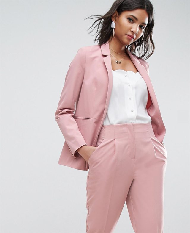 Cómo Vestirse para una Graduación Universitaria Única