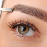 cejas depiladas mujer