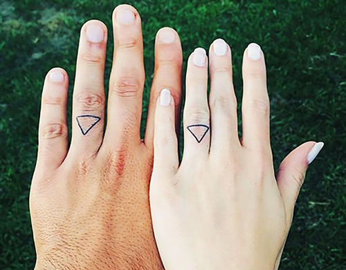fotos de tatuajes en los dedos