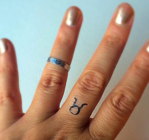tatuajes pequeños para dedos mano