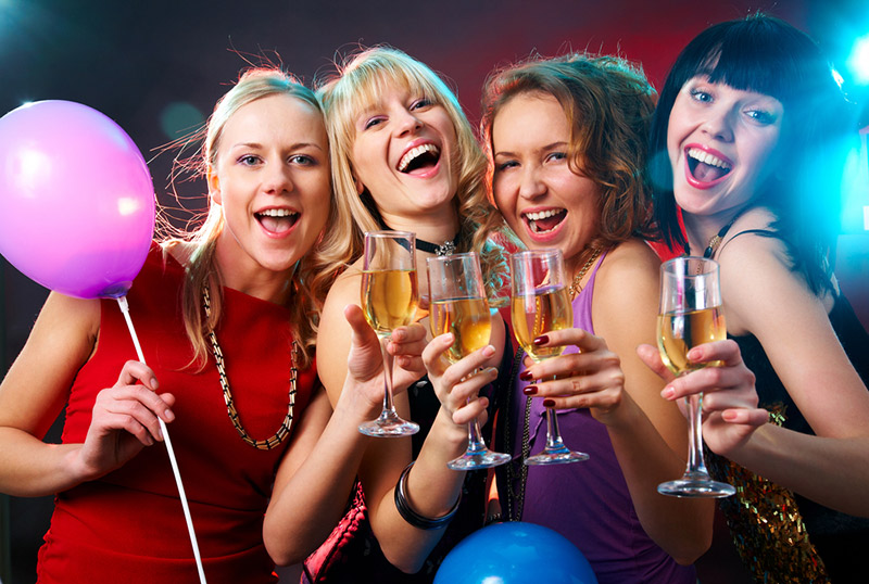 cómo vestir bien para una cena informal cómo vestir bien para una cena informal