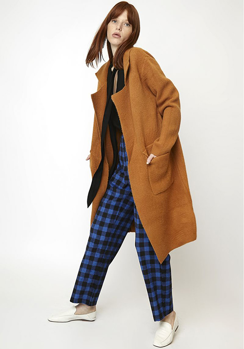 como vestir pantalones de cuadros