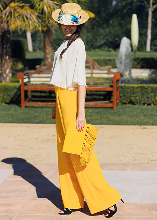 combinar un pantalón amarillo