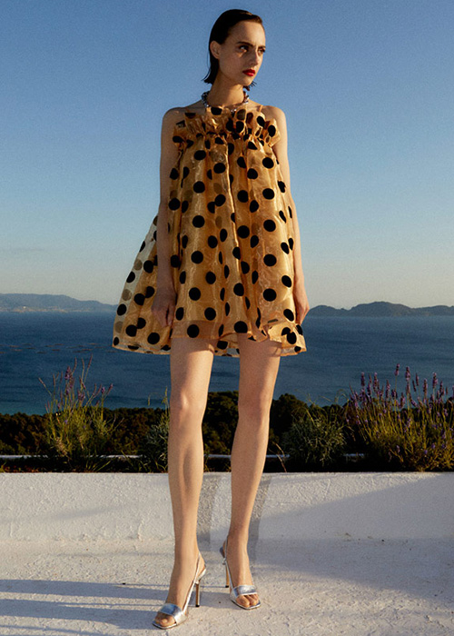 como combinar un vestido negro corto para una boda como combinar un vestido negro corto para una boda