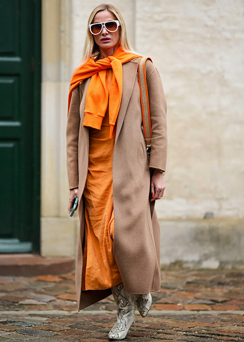 outfit abrigo camel mujer