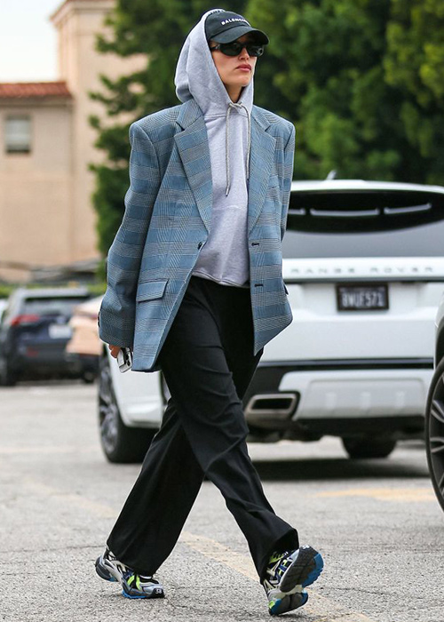 looks con sudadera gris looks con sudadera gris