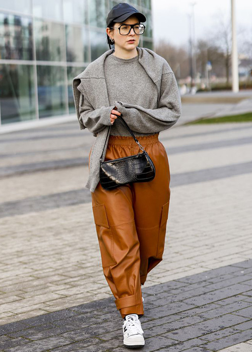 pantalones marron claro