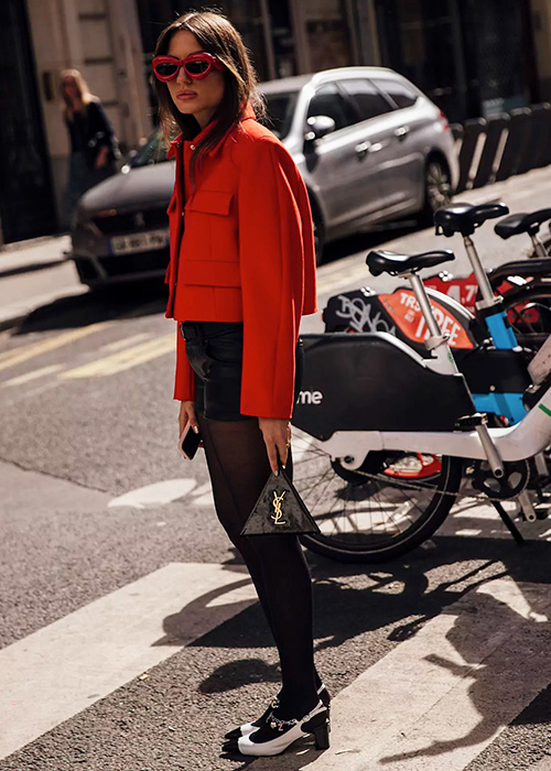 chaqueta corta con pantalón