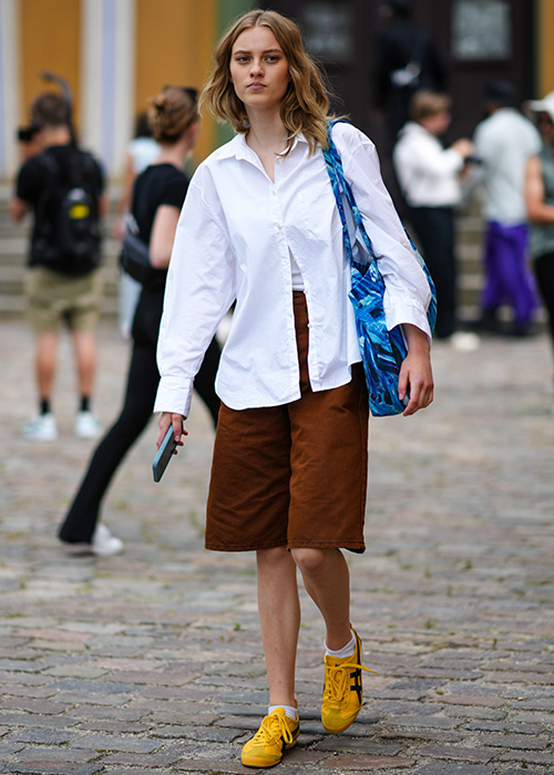 look con zapatillas amarillas look con zapatillas amarillas