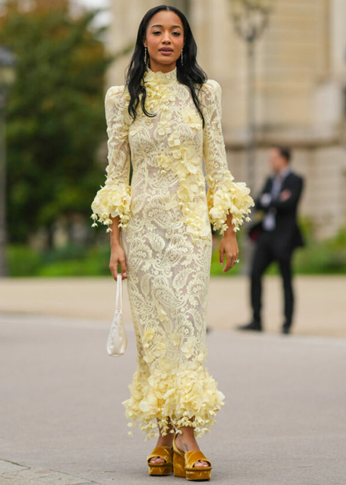 vestido morado zapatos amarillos vestido morado zapatos amarillos