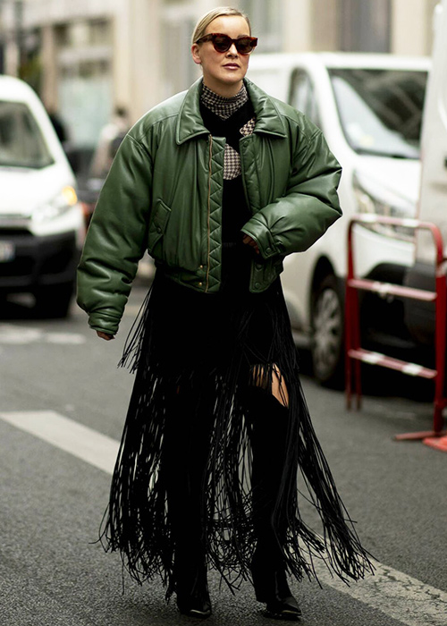 como combinar chaqueta verde mujer