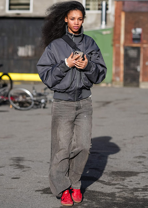 deportivas rojas a la última