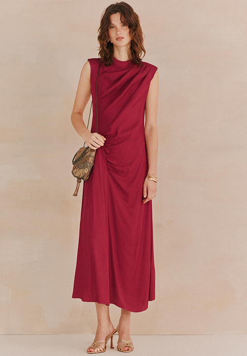 combinar vestido con accesorios