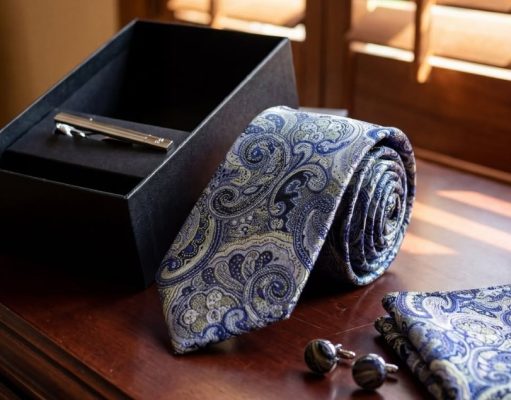 La elegancia masculina del verano también se construye con los detalles corbatas italianas tumodaonline