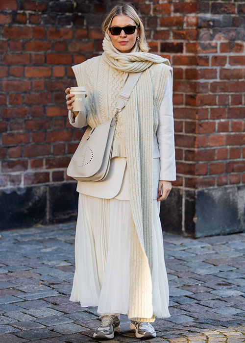 cómo combinar una bufanda con ropa elegante cómo combinar una bufanda con ropa elegante