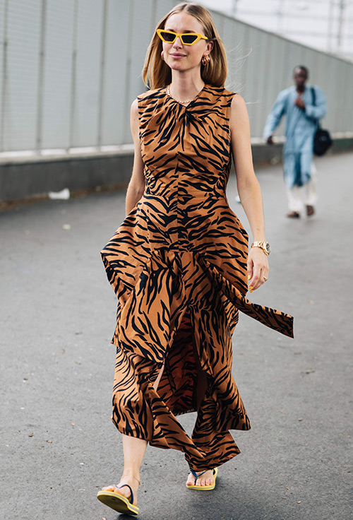 cómo llevar estampado tigre con estilo