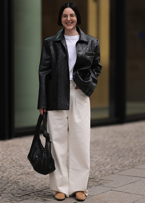 qué zapatos usar con vaqueros wide leg